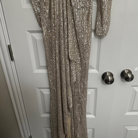 Mac Duggal Sequined Criss Cross Long Sleeve Gown Size 2 - Picture 2 of 11